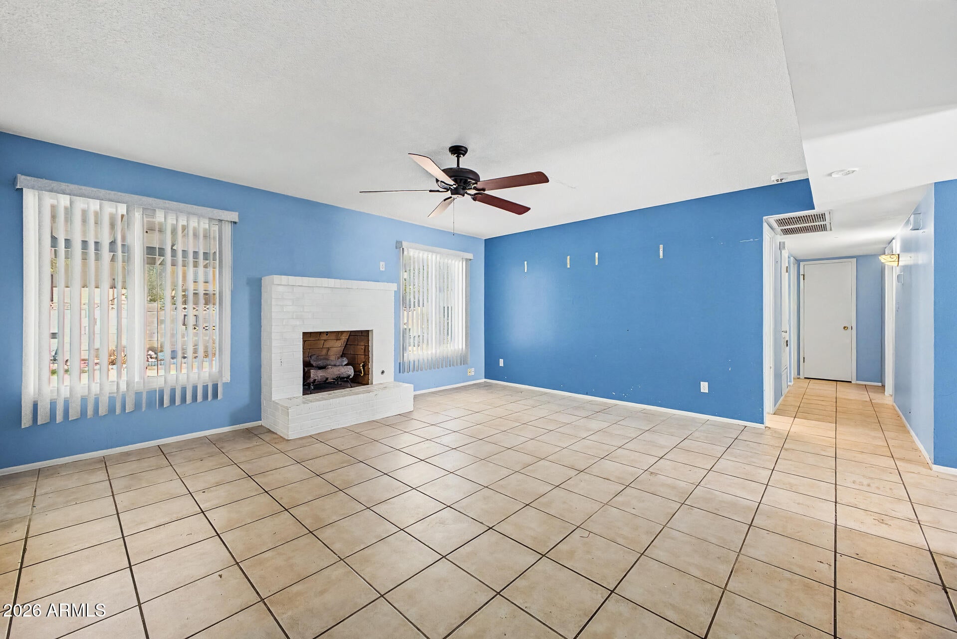 4320 W Rose Lane