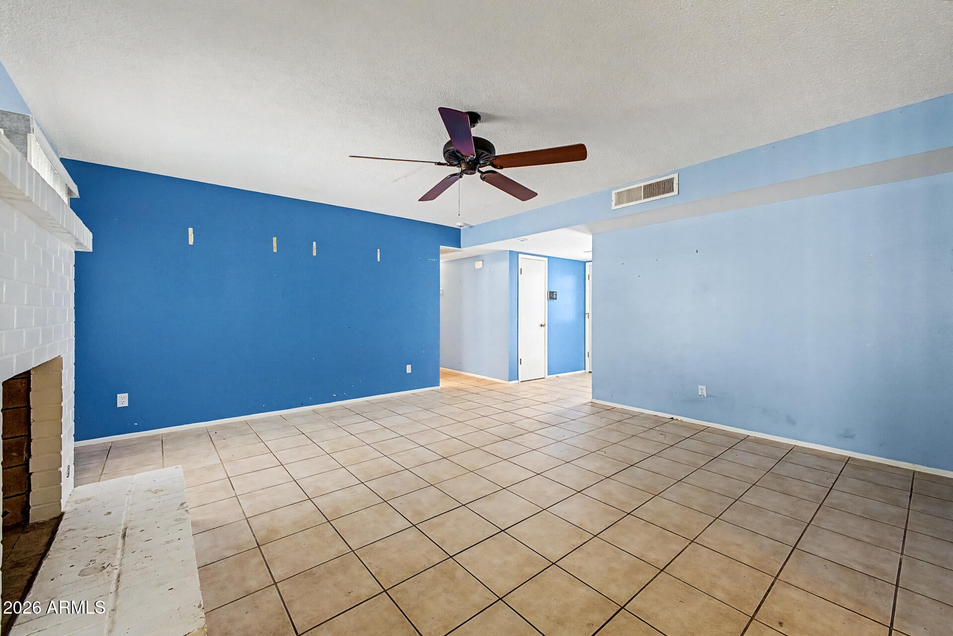 4320 W Rose Lane