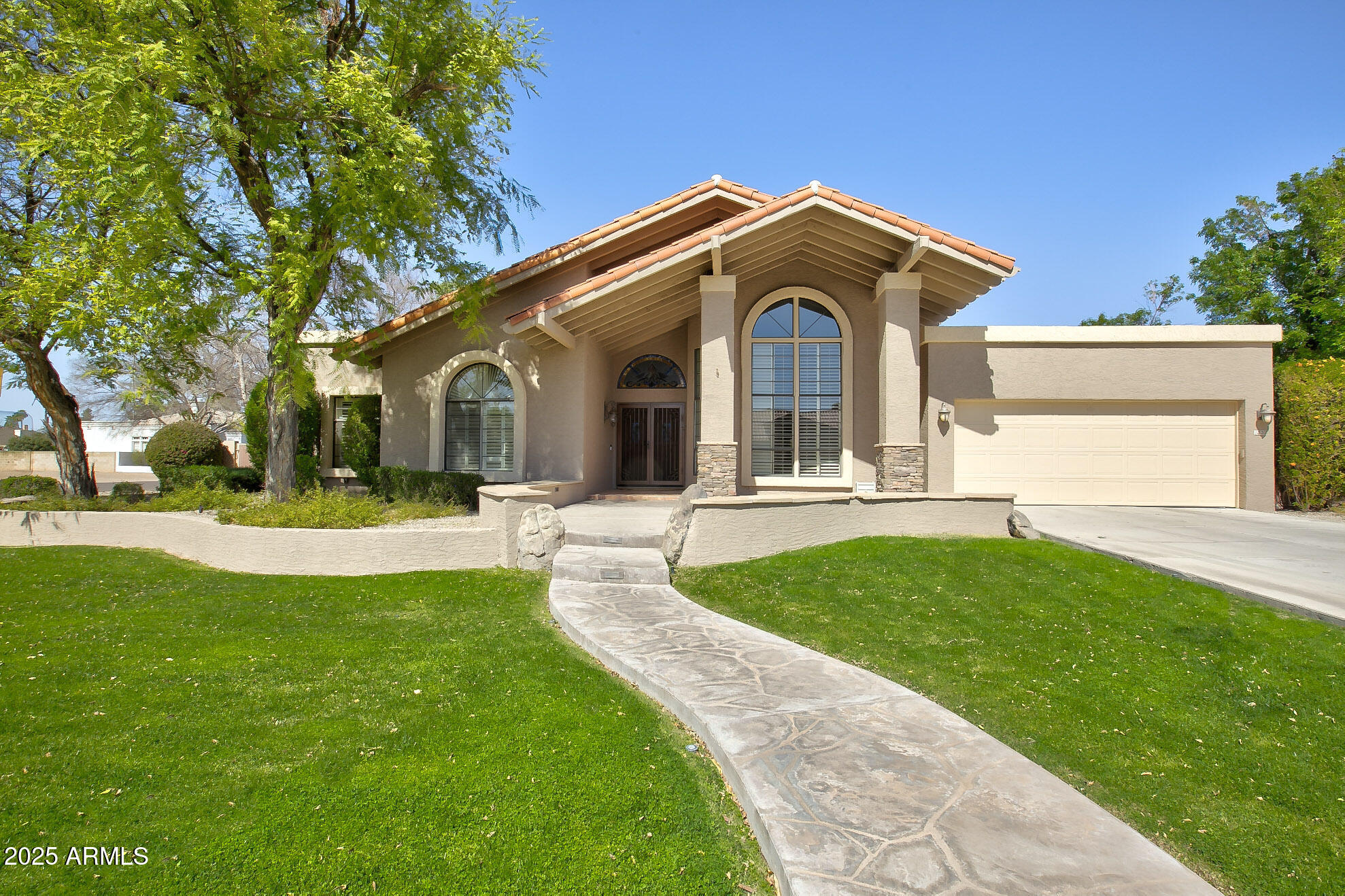 1530 E JEANINE Drive