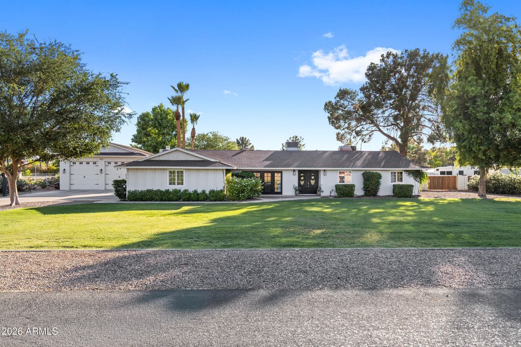 Photo of 914 N Constellation Way, Gilbert, AZ 85234 (MLS # 7022677)