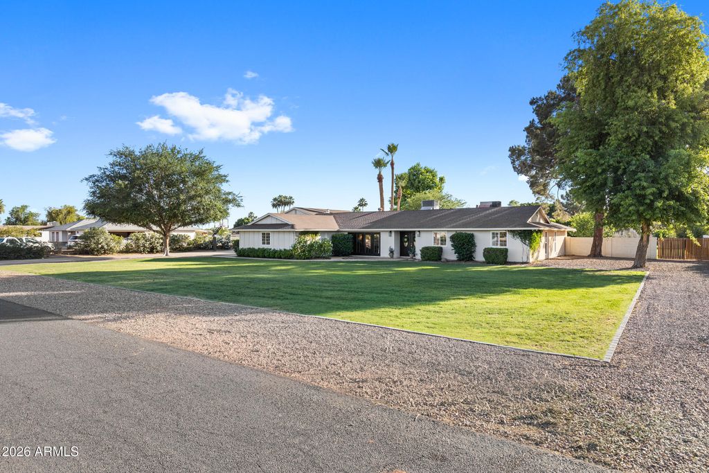 Photo of 914 N Constellation Way, Gilbert, AZ 85234 (MLS # 7022677)