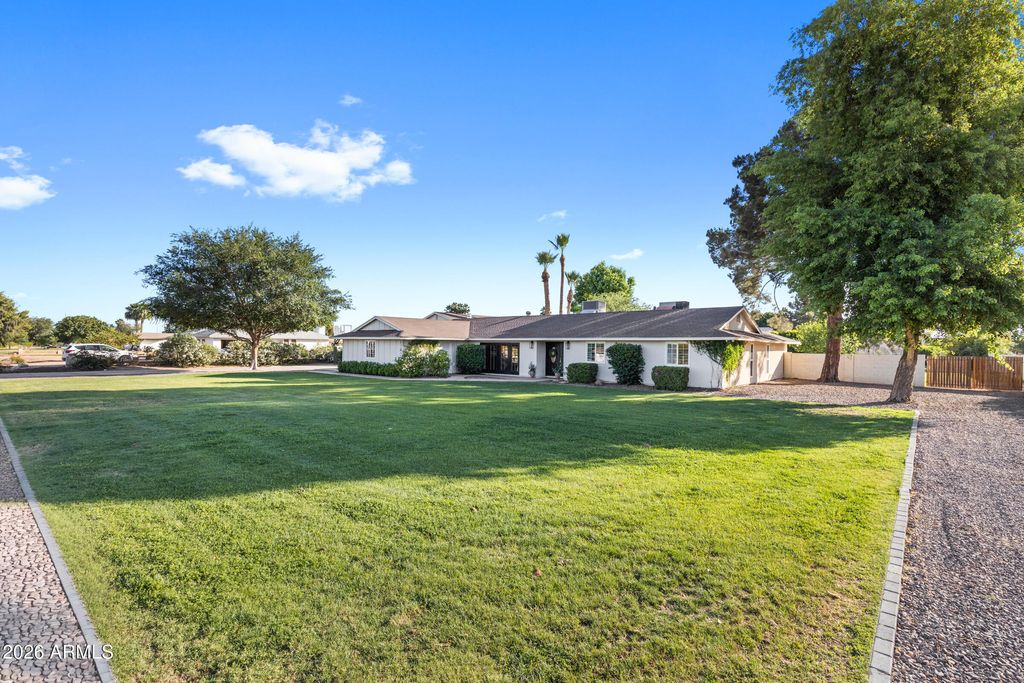 Photo of 914 N Constellation Way, Gilbert, AZ 85234 (MLS # 7022677)