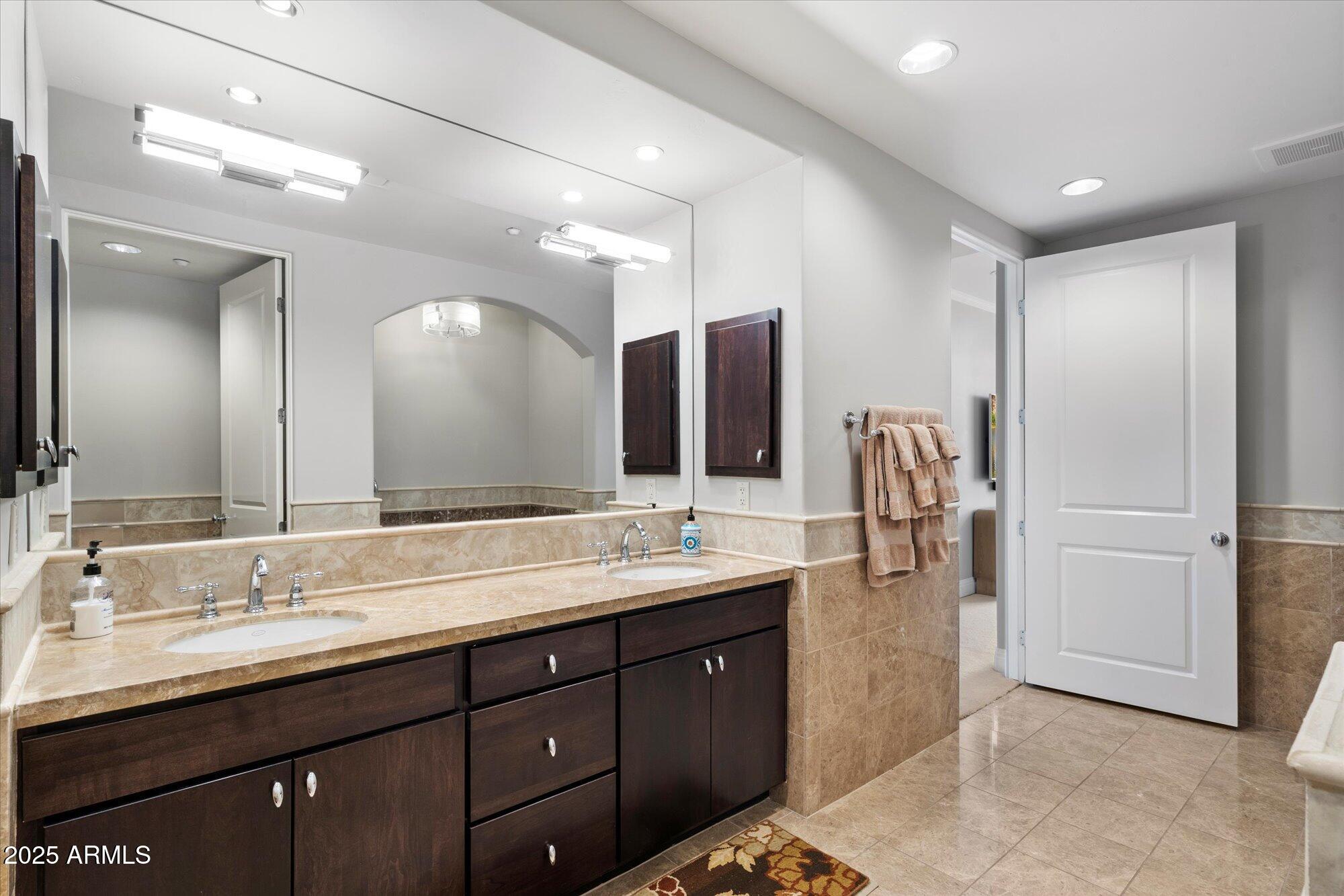LANDMARK CONDOMINIUM 2 2ND AMD - Residential