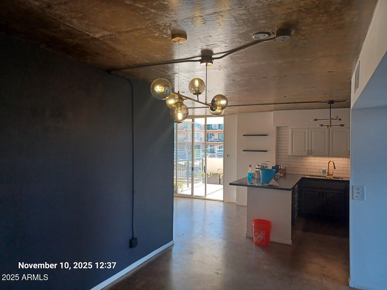 2323 N CENTRAL Avenue 204