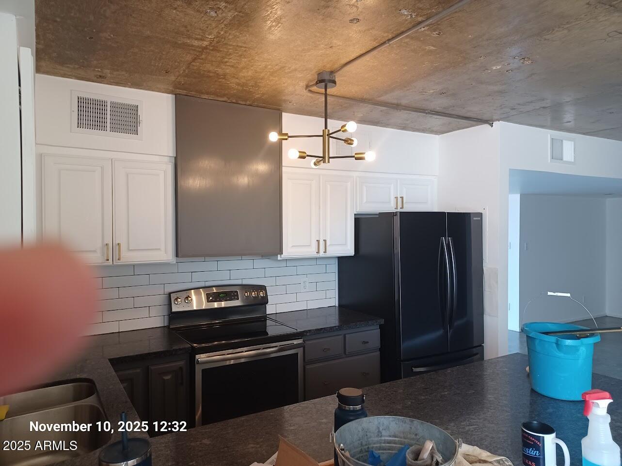 2323 N CENTRAL Avenue 204