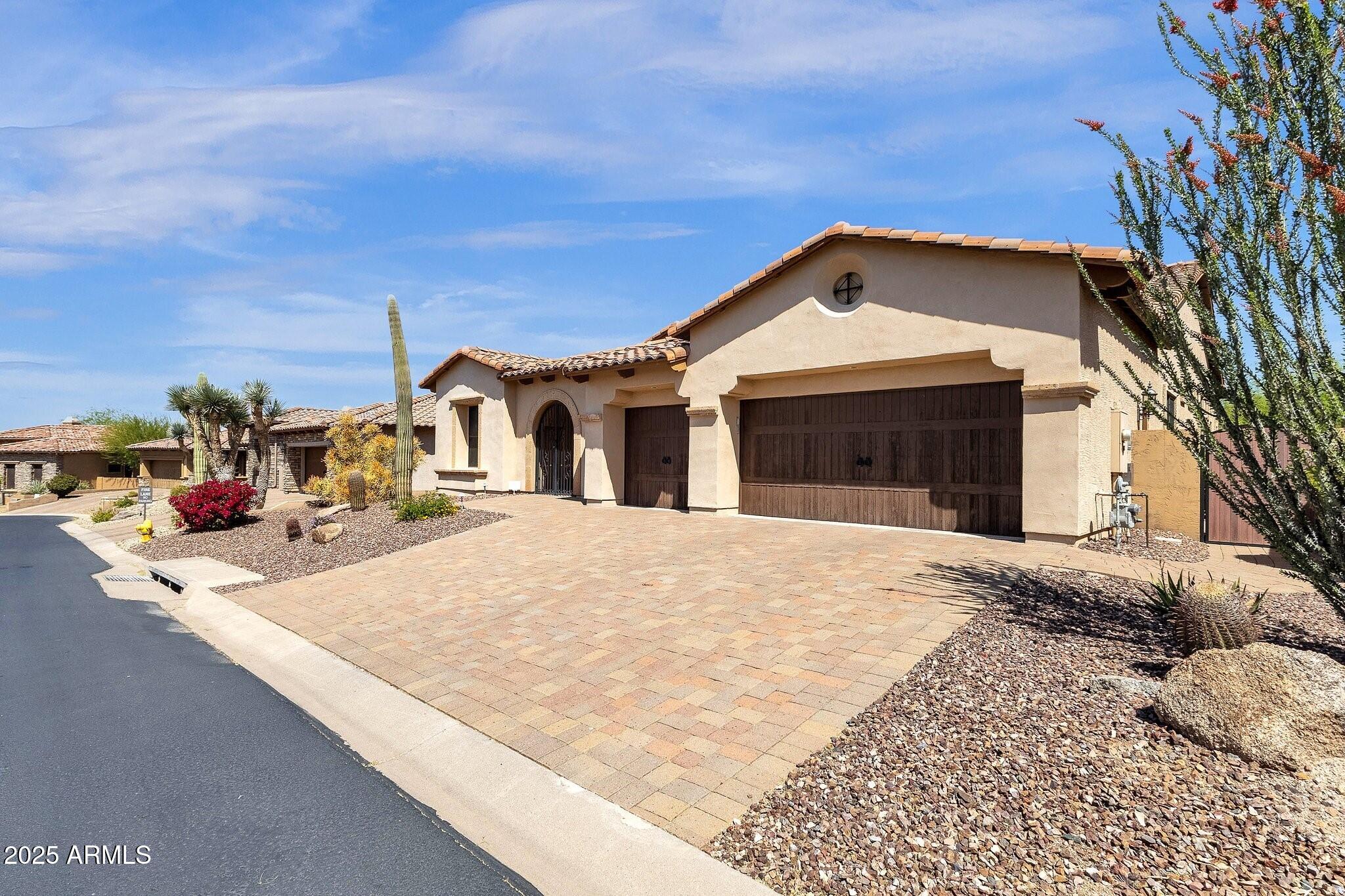8034 E SUGARLOAF Circle