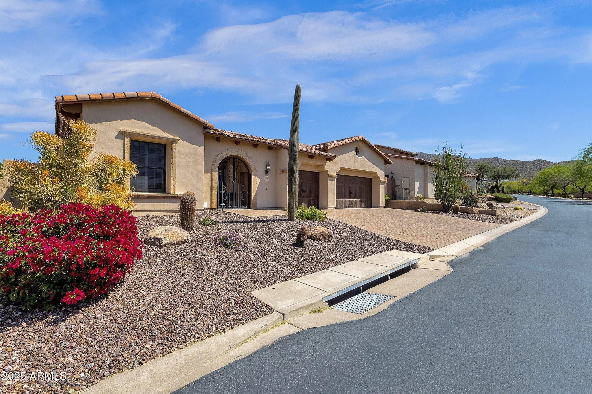 8034 E SUGARLOAF Circle