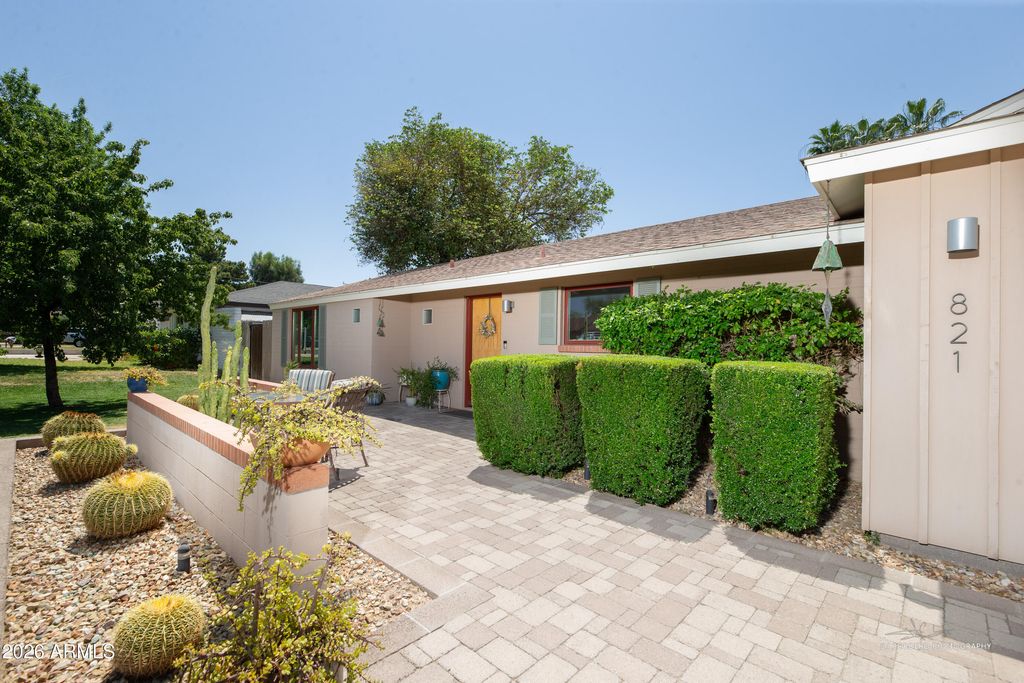 Photo of 821 E Desert Park Lane, Phoenix, AZ 85020 (MLS # 7028633)