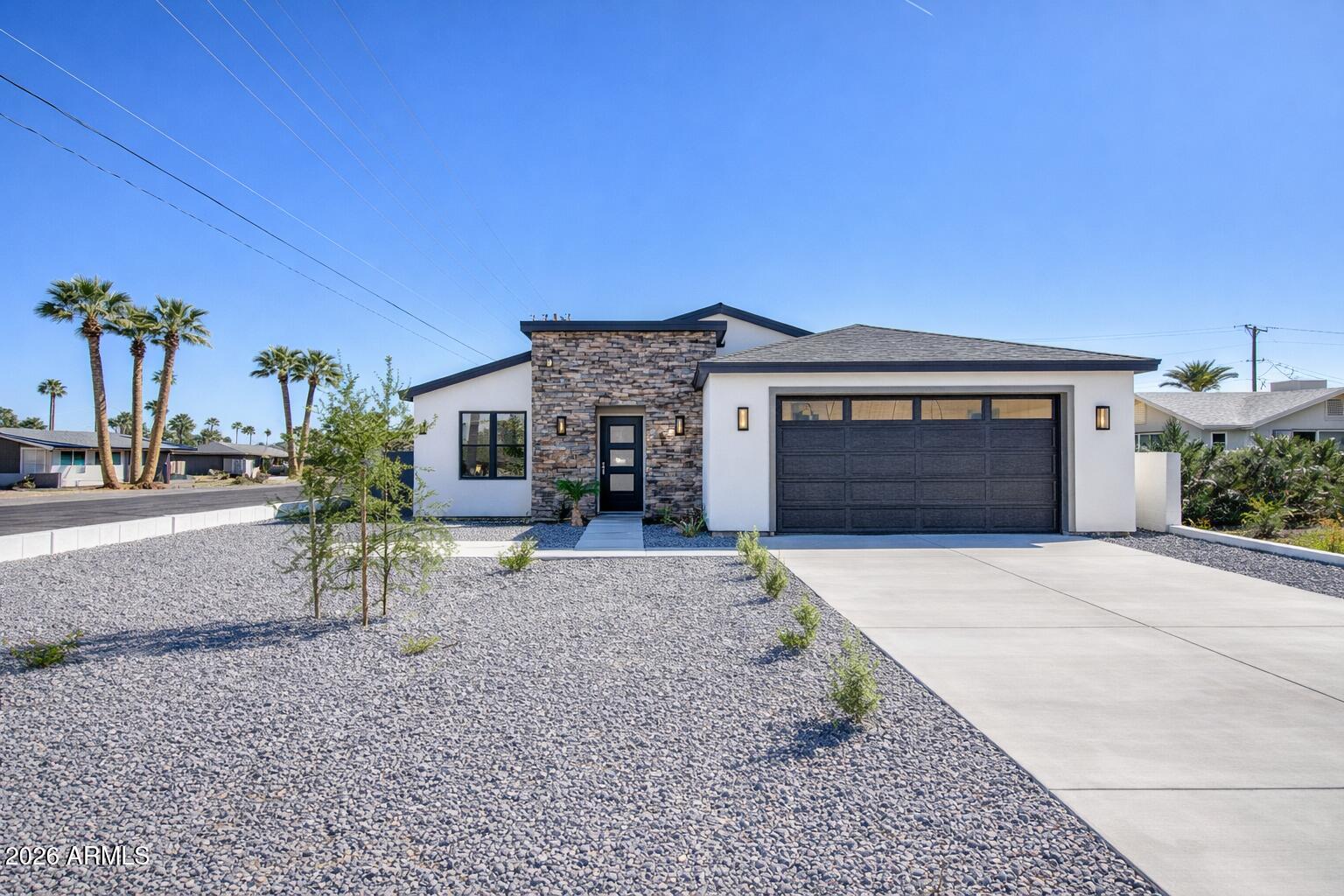 2645 E FAIRMOUNT Avenue