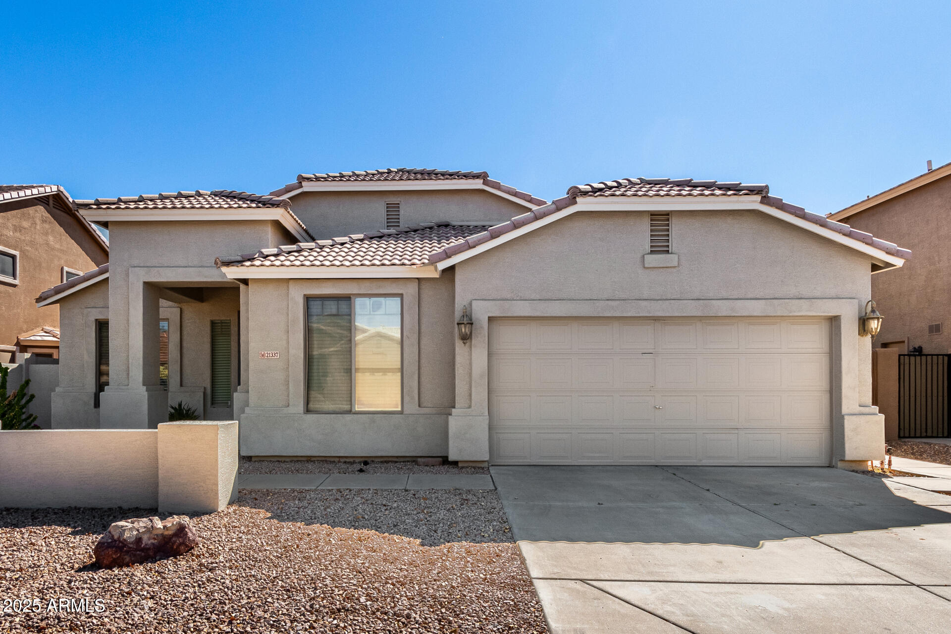 21337 E CAMINA PLATA --