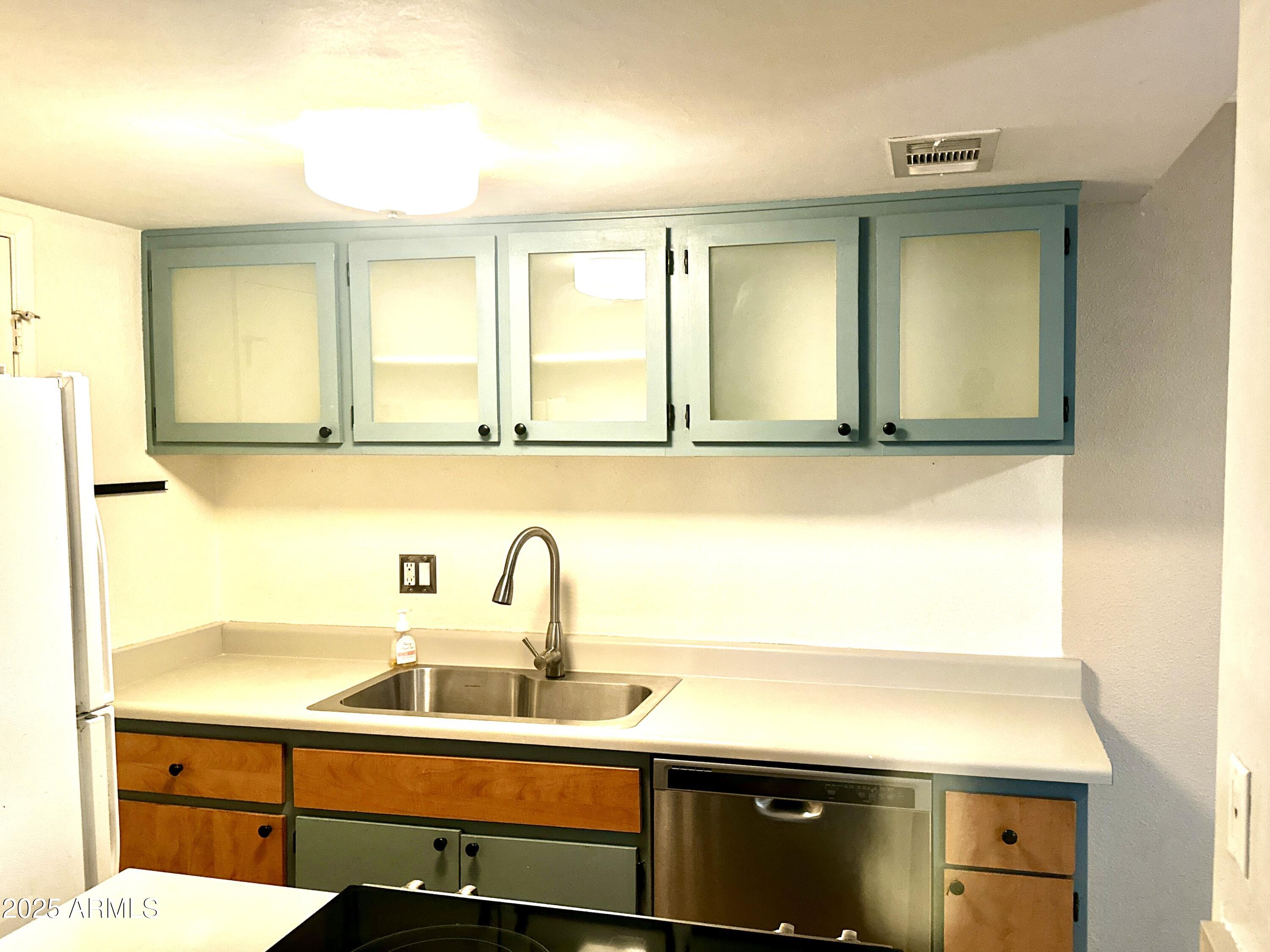 8151 E GLENROSA Avenue