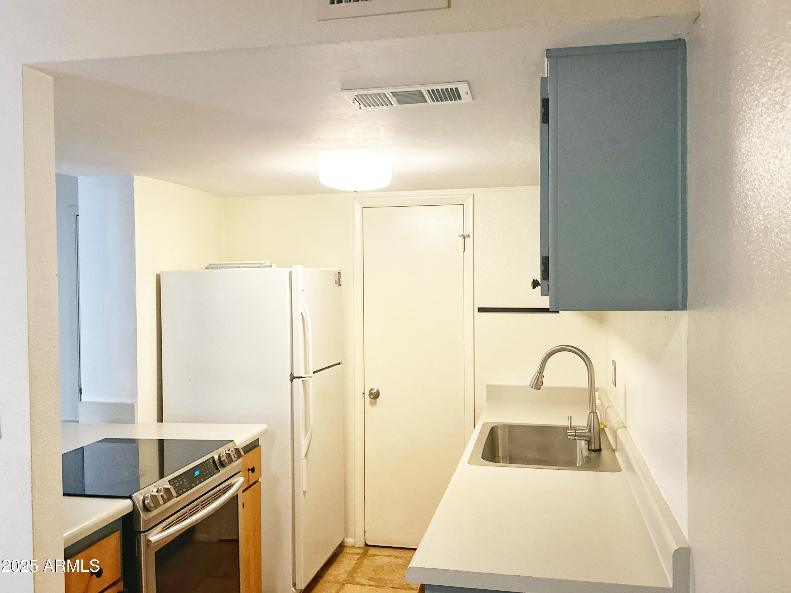 8151 E GLENROSA Avenue