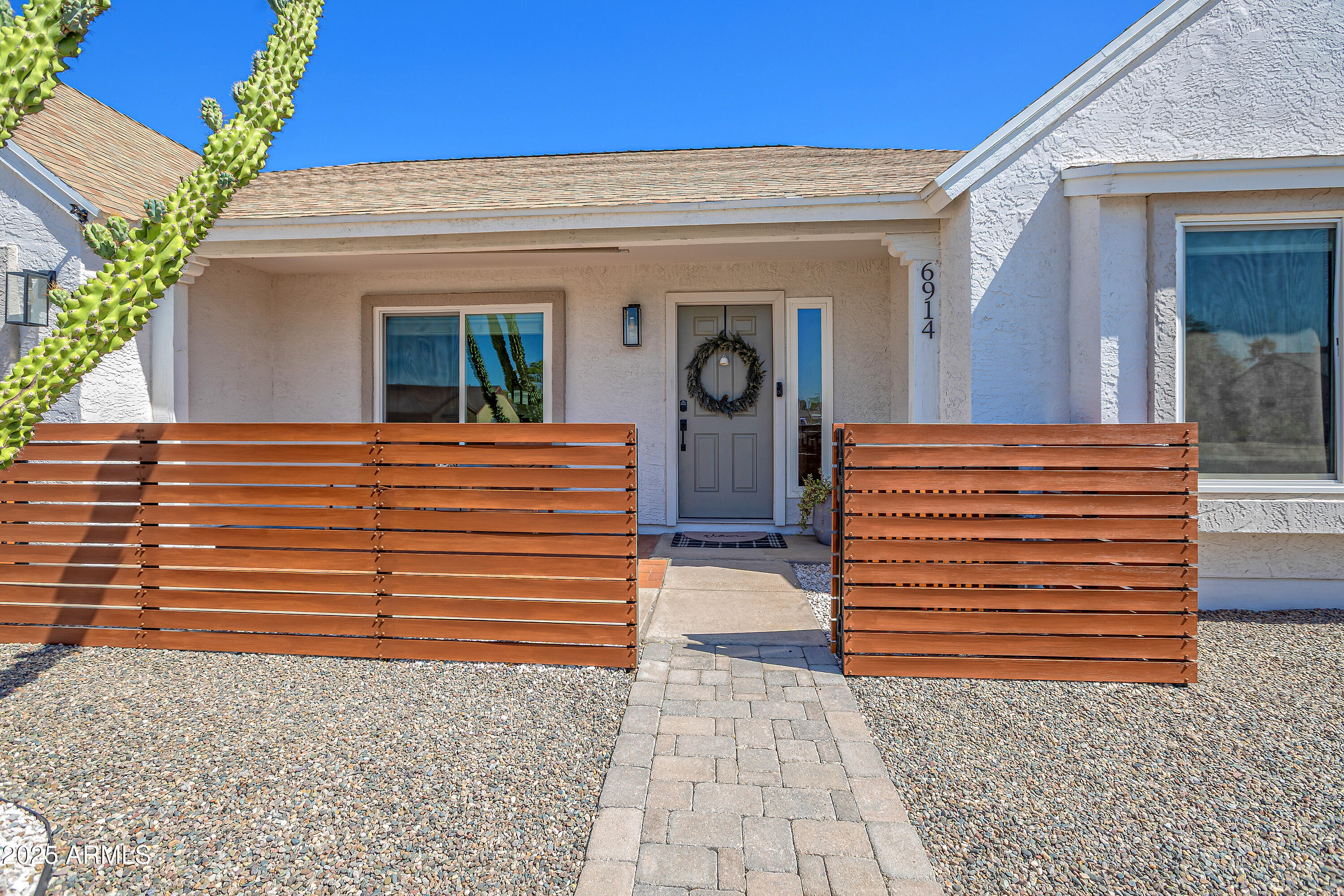 6914 W SUNNYSIDE Drive