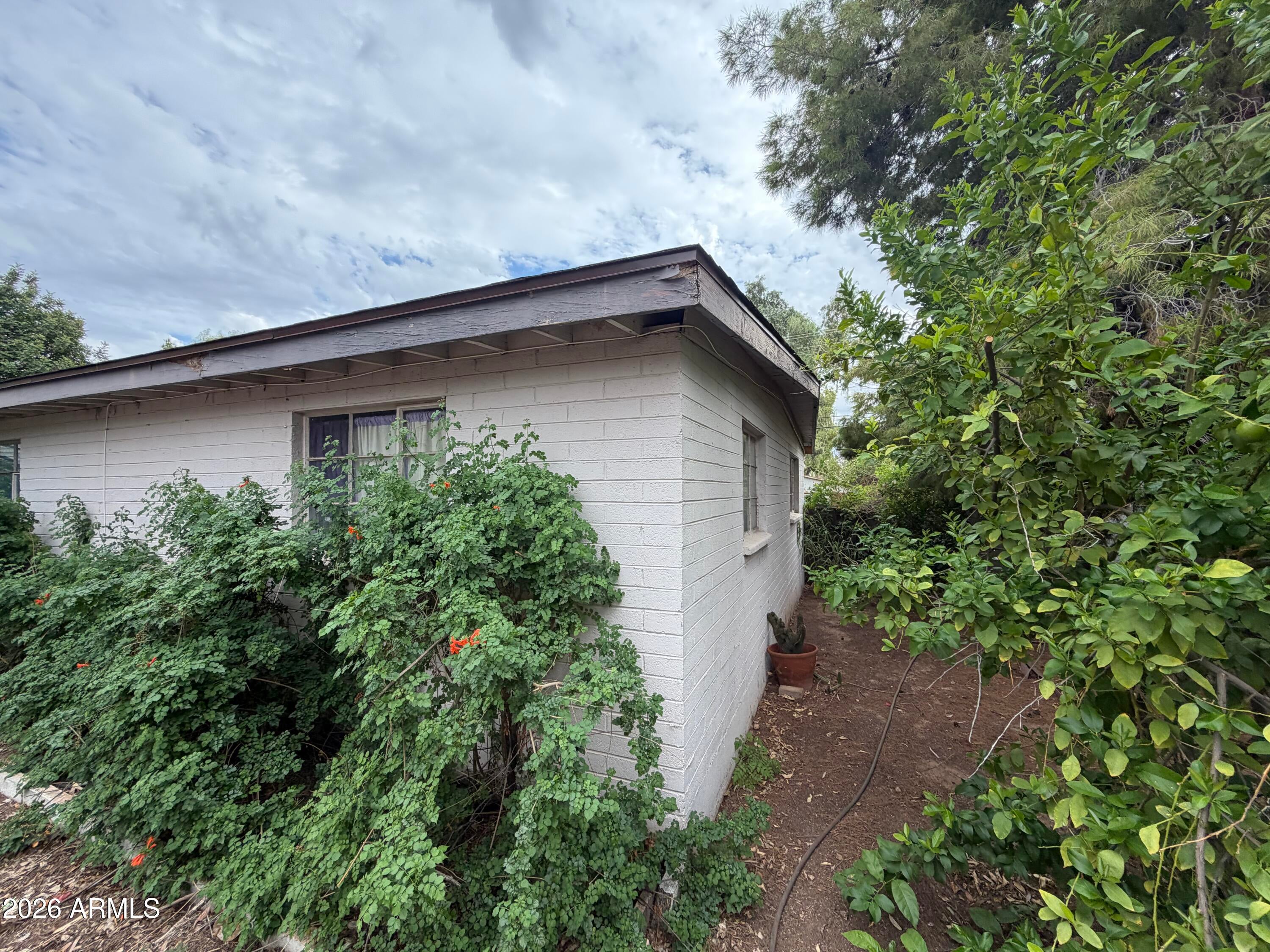 4713 E DEVONSHIRE Avenue