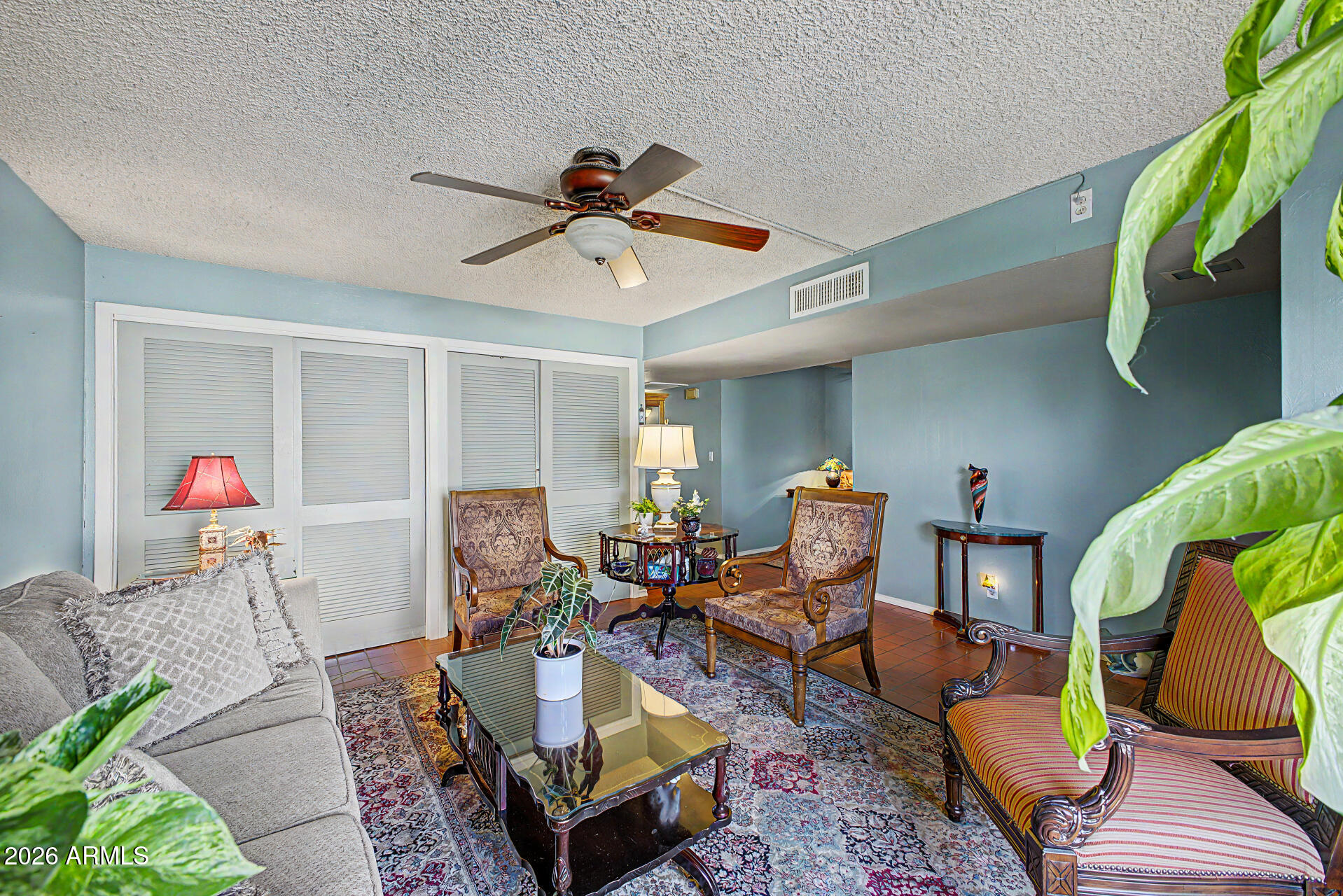 3212 W SAHUARO Drive