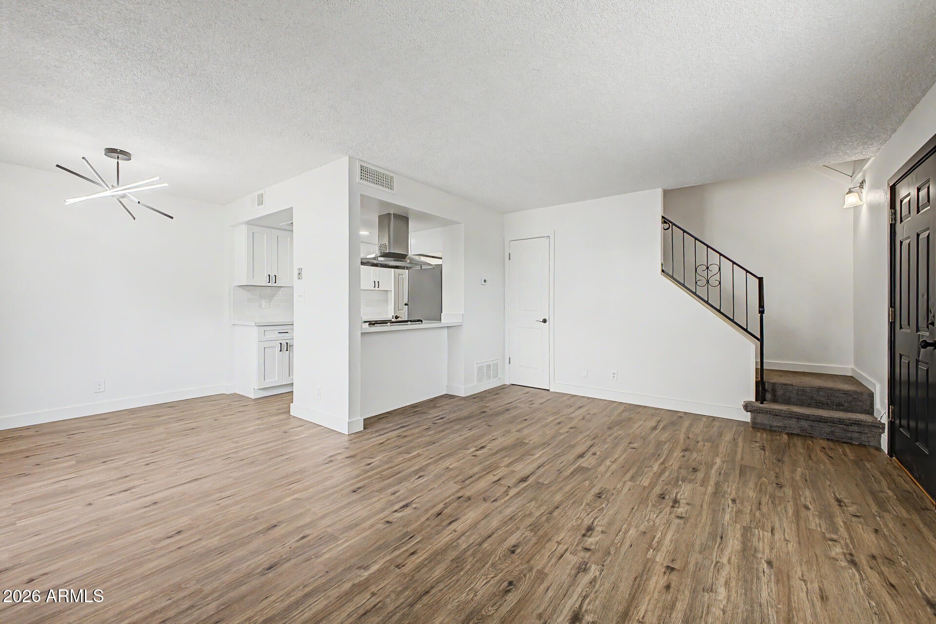 1212 E LAWRENCE Lane