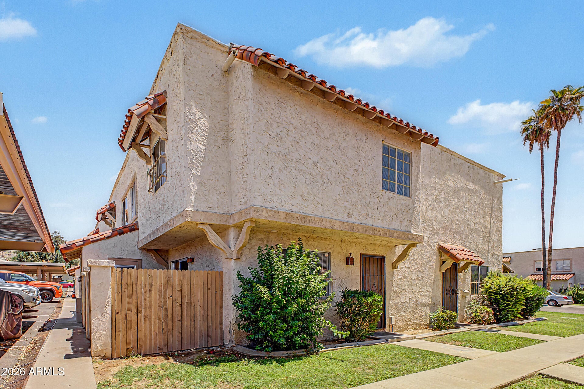 1212 E LAWRENCE Lane