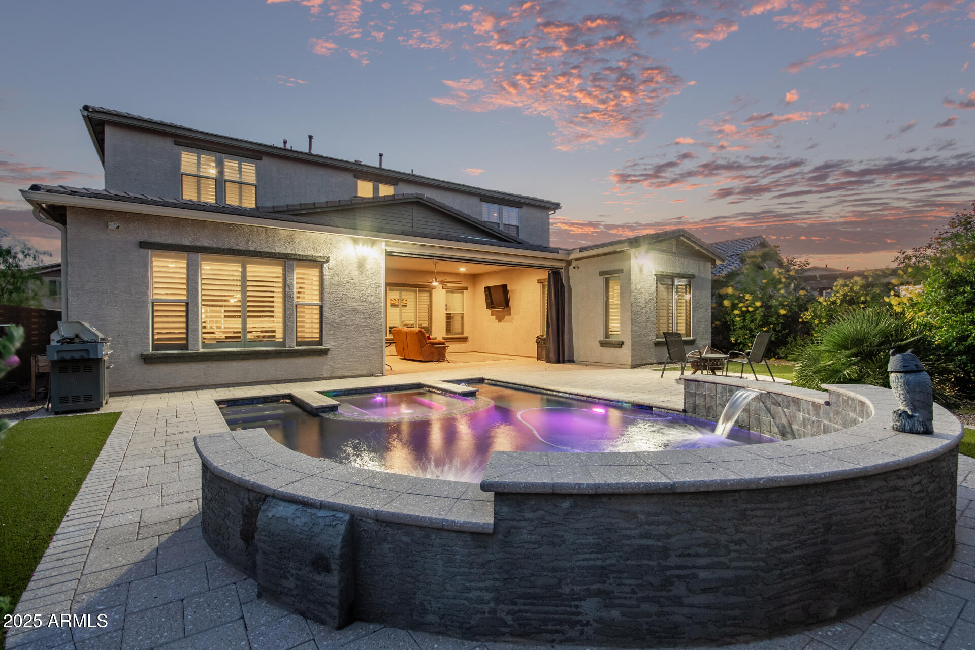 1076 E KENSINGTON Road