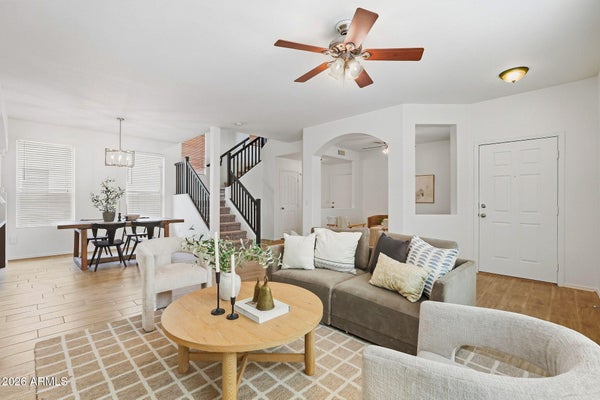 4032 E GAIL CT, GILBERT, AZ 85296 - Image c7a652330e7388e71dc1dfc1e71f9d9e/2393619065