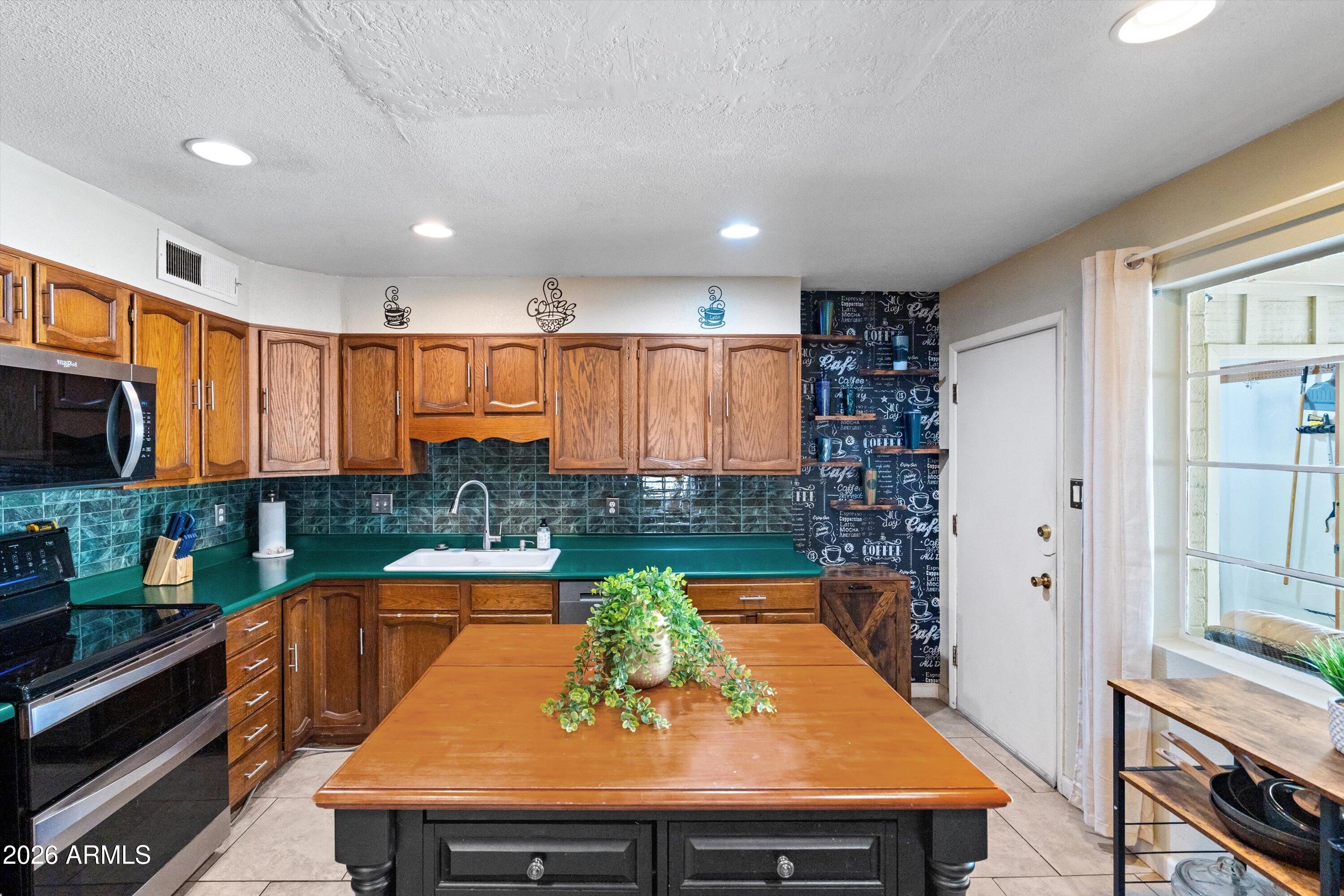 2214 W KEIM Drive