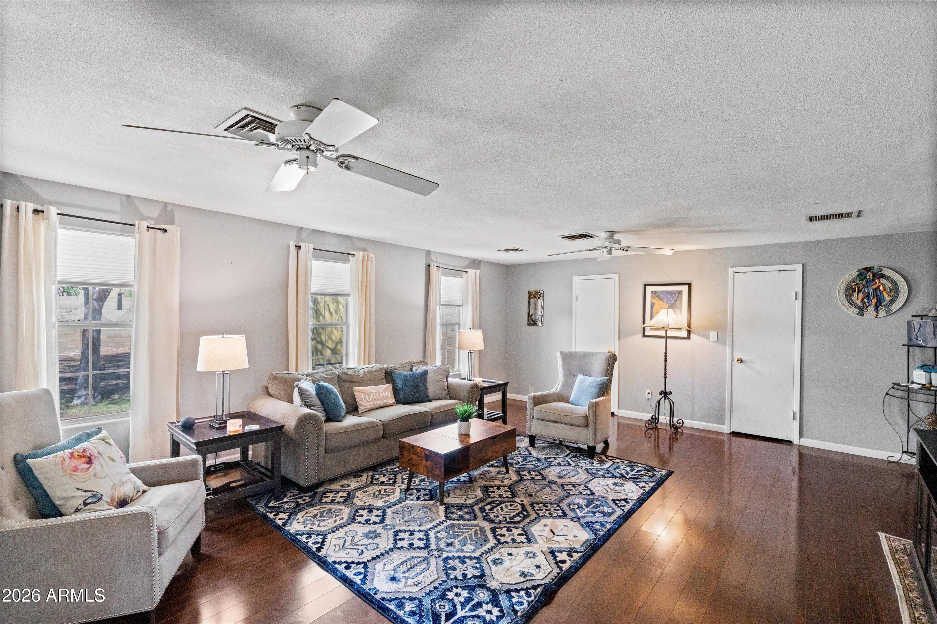 2214 W KEIM Drive