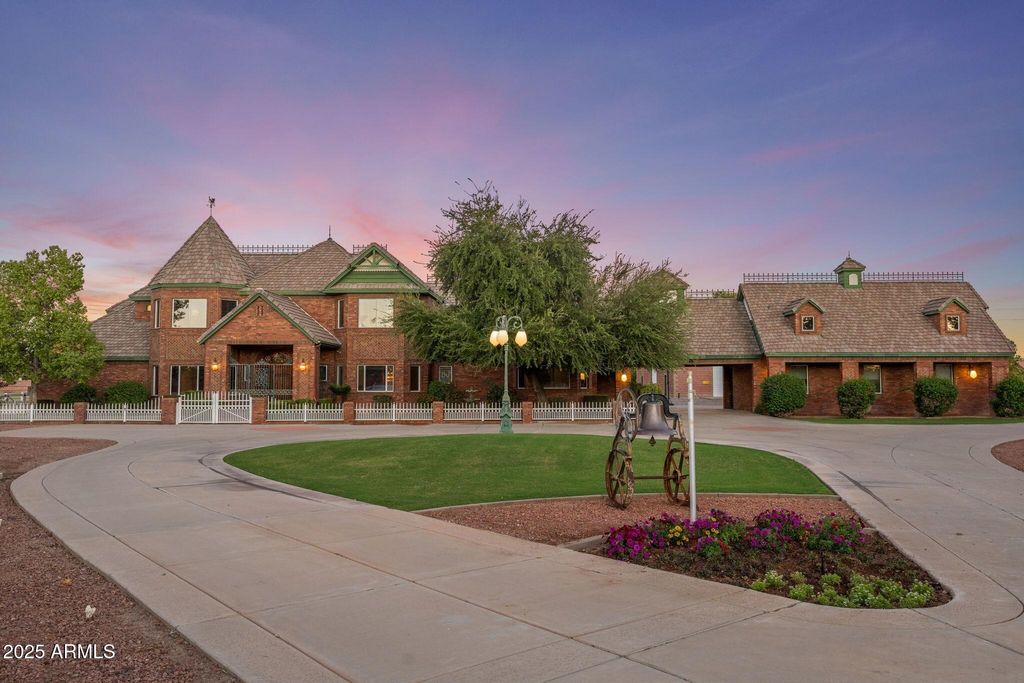 Photo of 2025 S Val Vista Drive, Gilbert, AZ 85295 (MLS # 6922124)