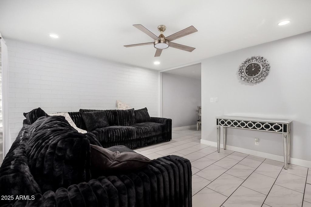 Photo of 4938 W Mclellan Road, Glendale, AZ 85301 (MLS # 6928293)