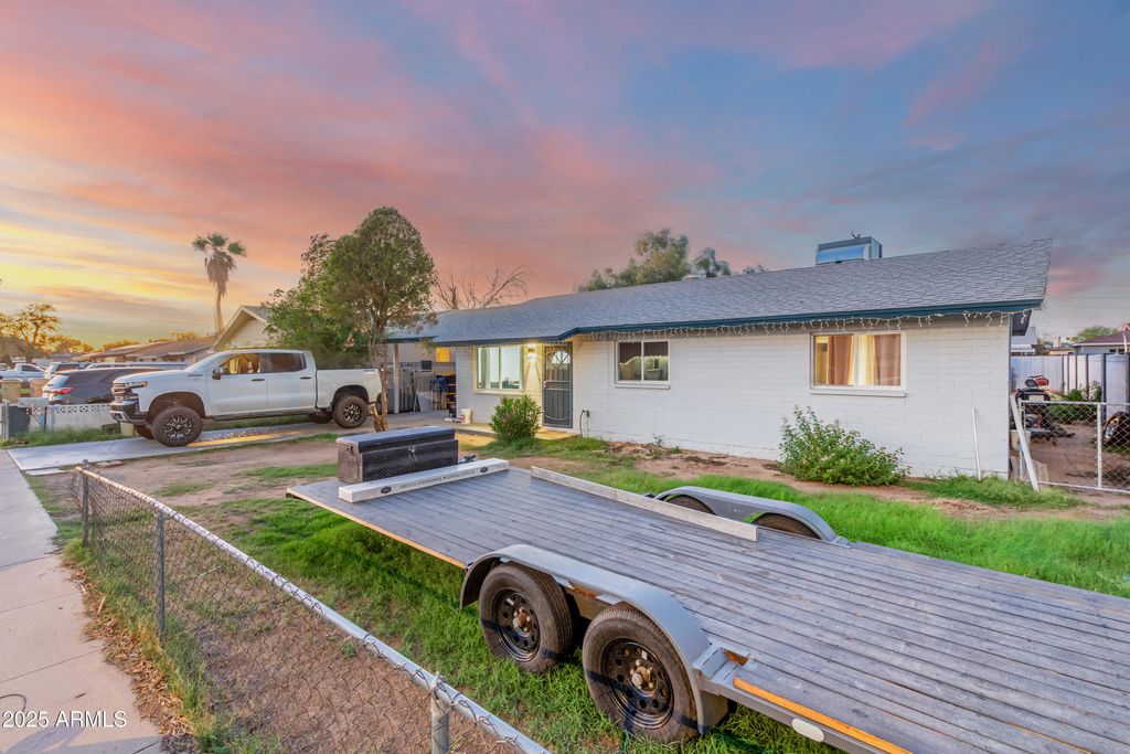 Photo of 4938 W Mclellan Road, Glendale, AZ 85301 (MLS # 6928293)