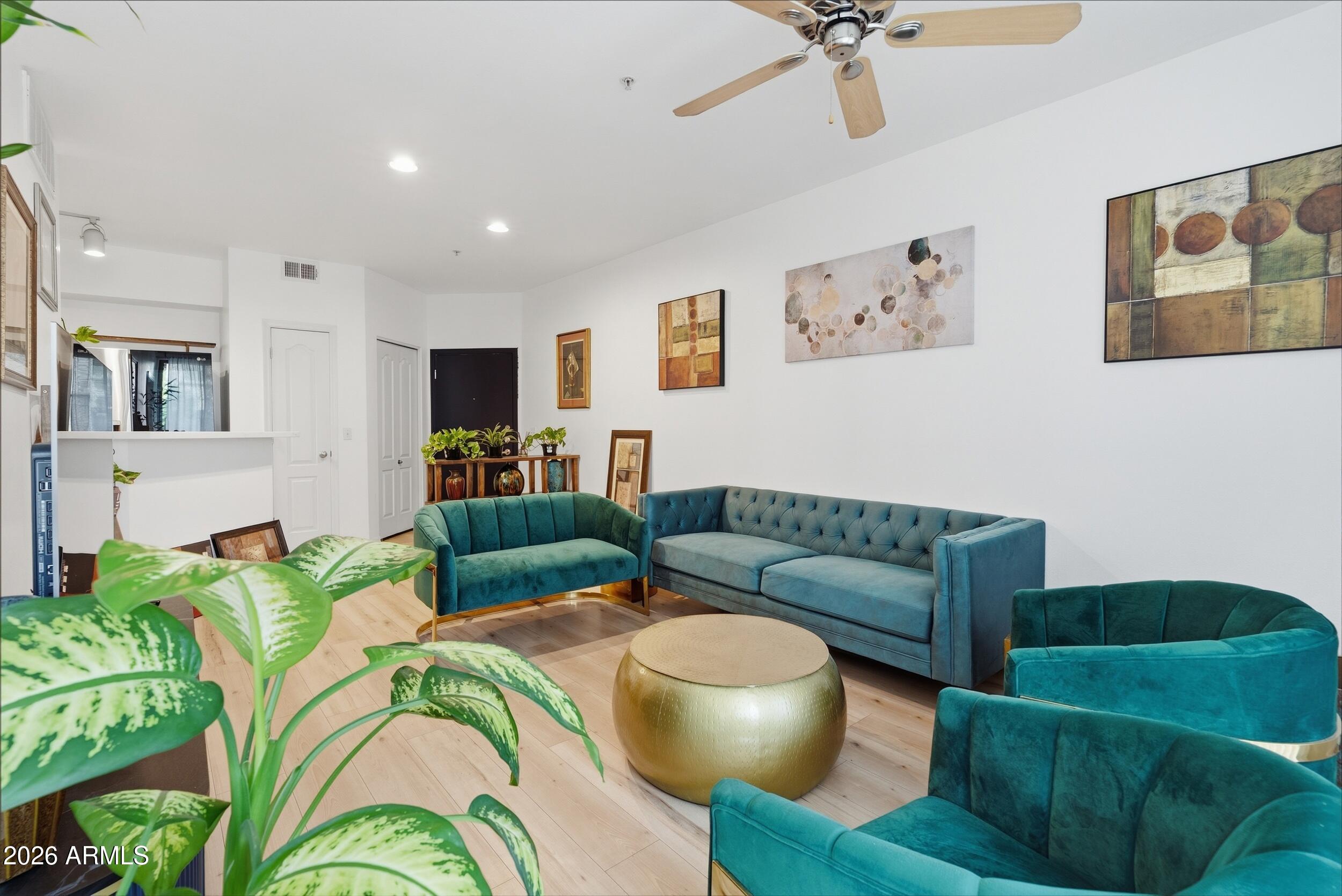 1701 E COLTER Street 351