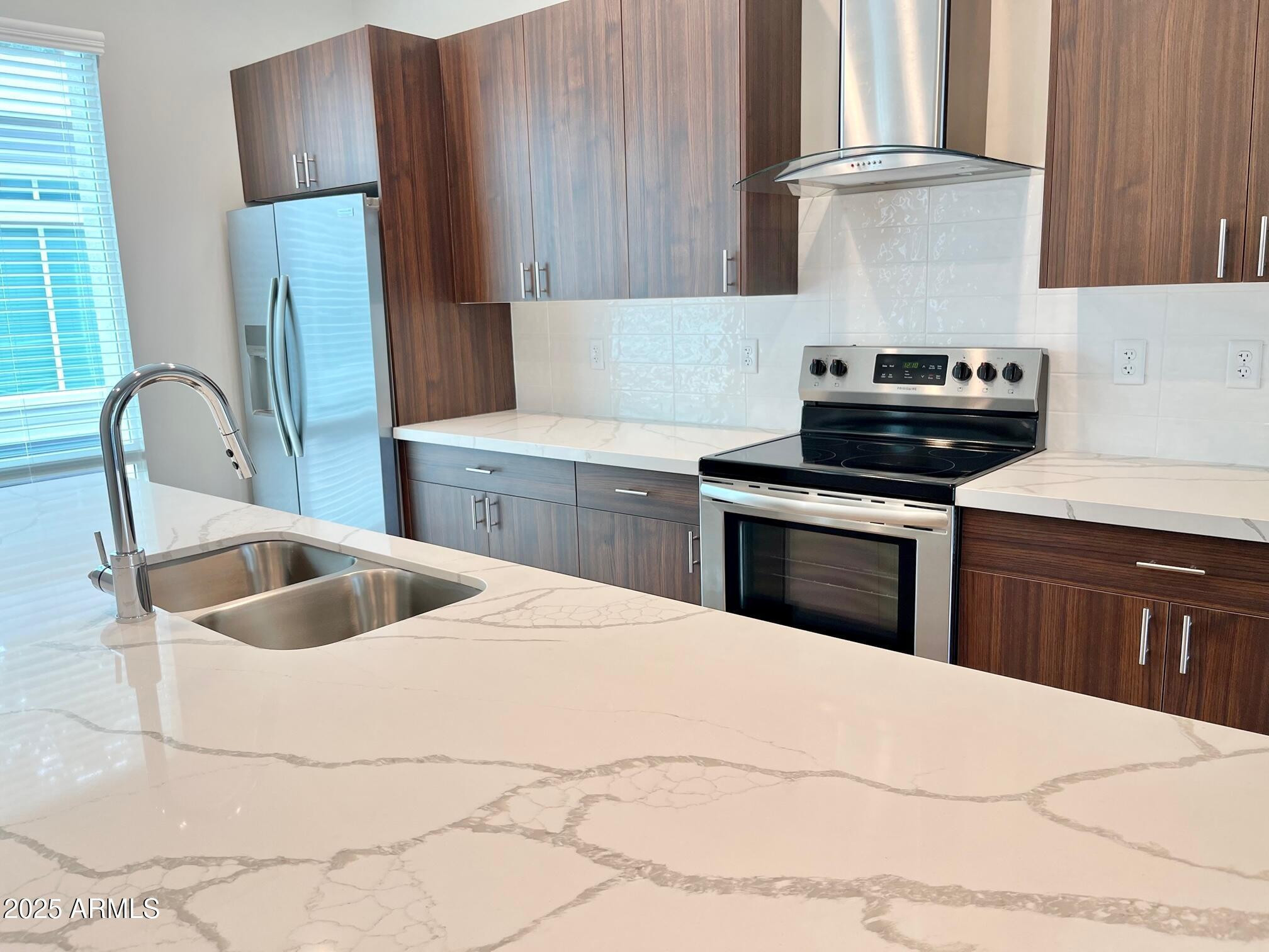 915 E Missouri Avenue Apt 16