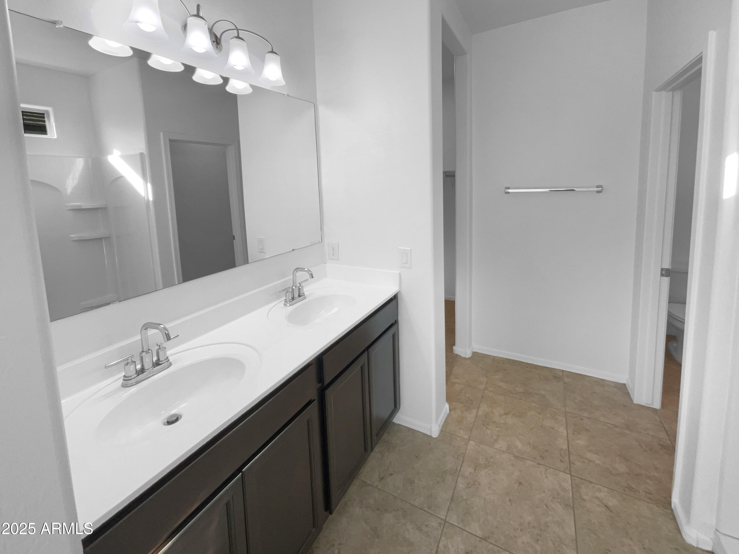 30709 W INDIANOLA Avenue