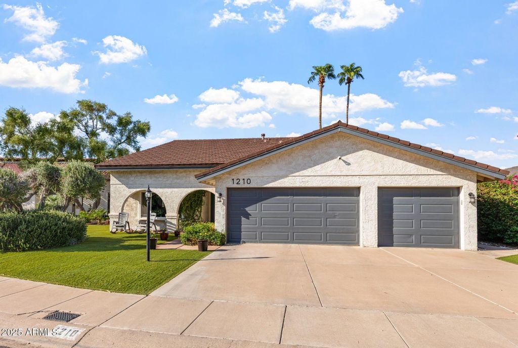 Photo of 1210 E Harbor View Drive, Tempe, AZ 85283 (MLS # 6922510)