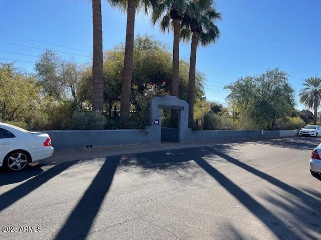 Photo of 4741 E Oak Street E, Phoenix, AZ 85008 (MLS # 6817370)