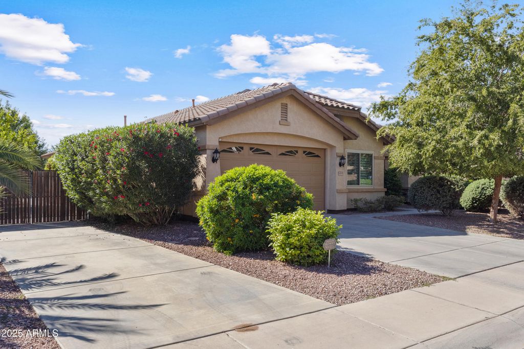 Photo of 44545 W Vineyard Street, Maricopa, AZ 85139 (MLS # 6942588)