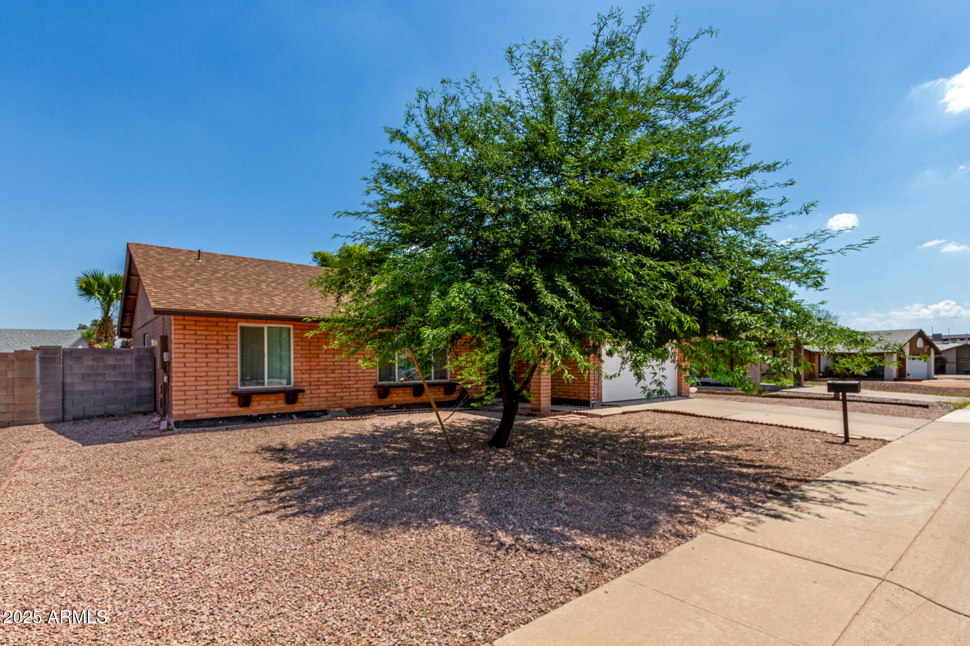 2807 W NEWTON Court