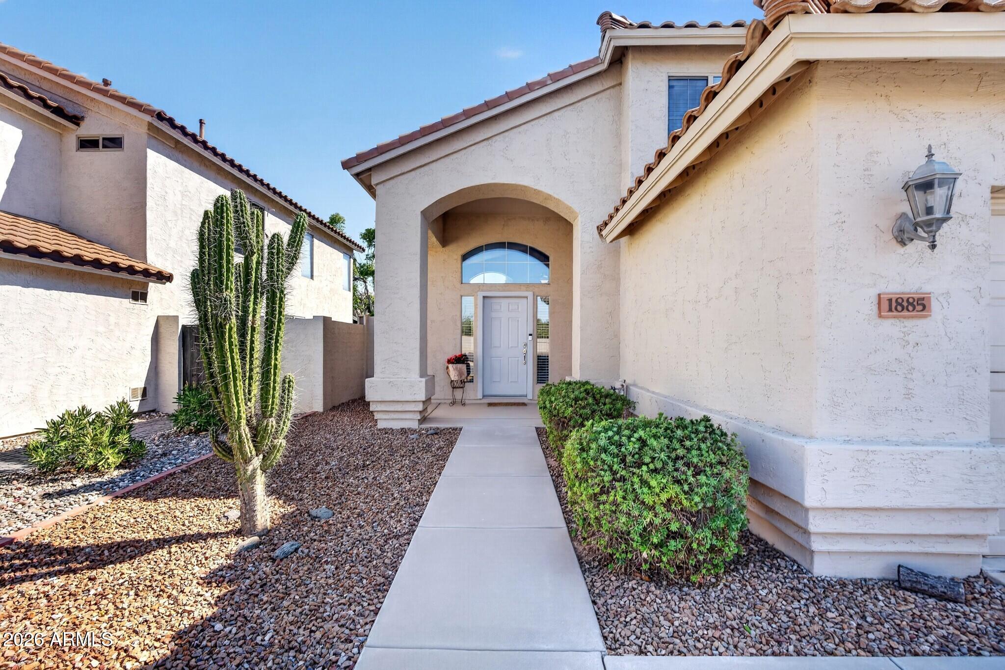 1885 W RAVEN Drive