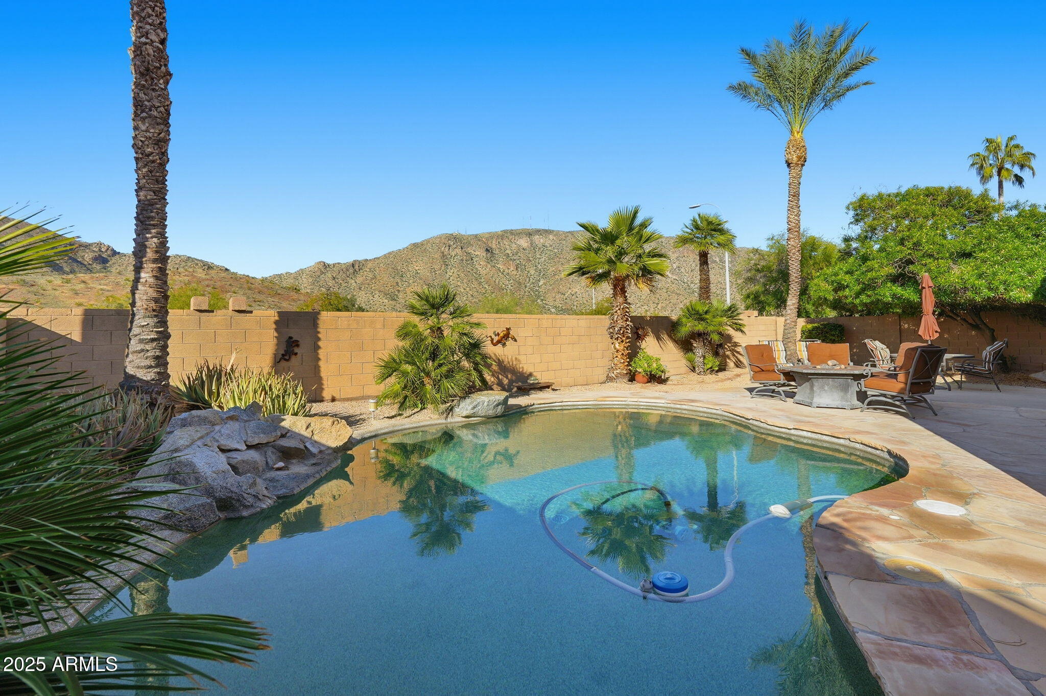 718 E MOUNTAIN SAGE Drive