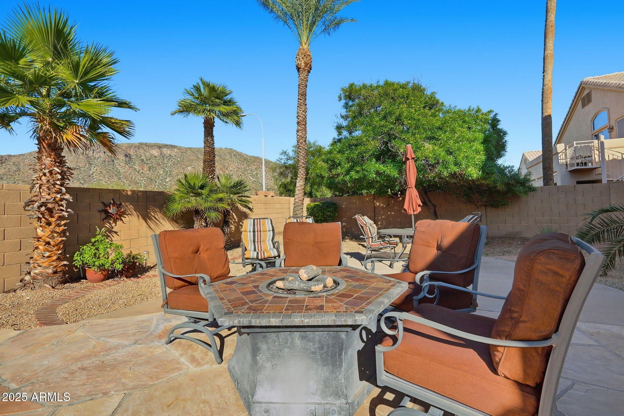 718 E MOUNTAIN SAGE Drive