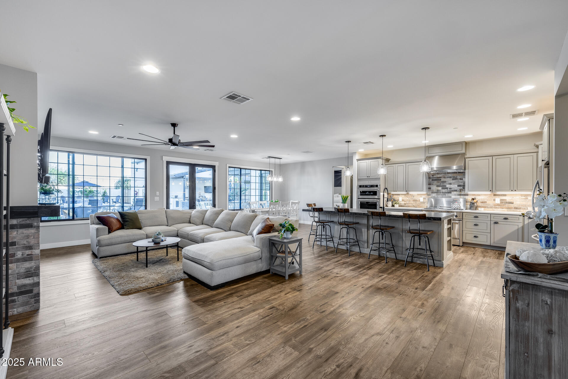 8425 W LOUISE Court