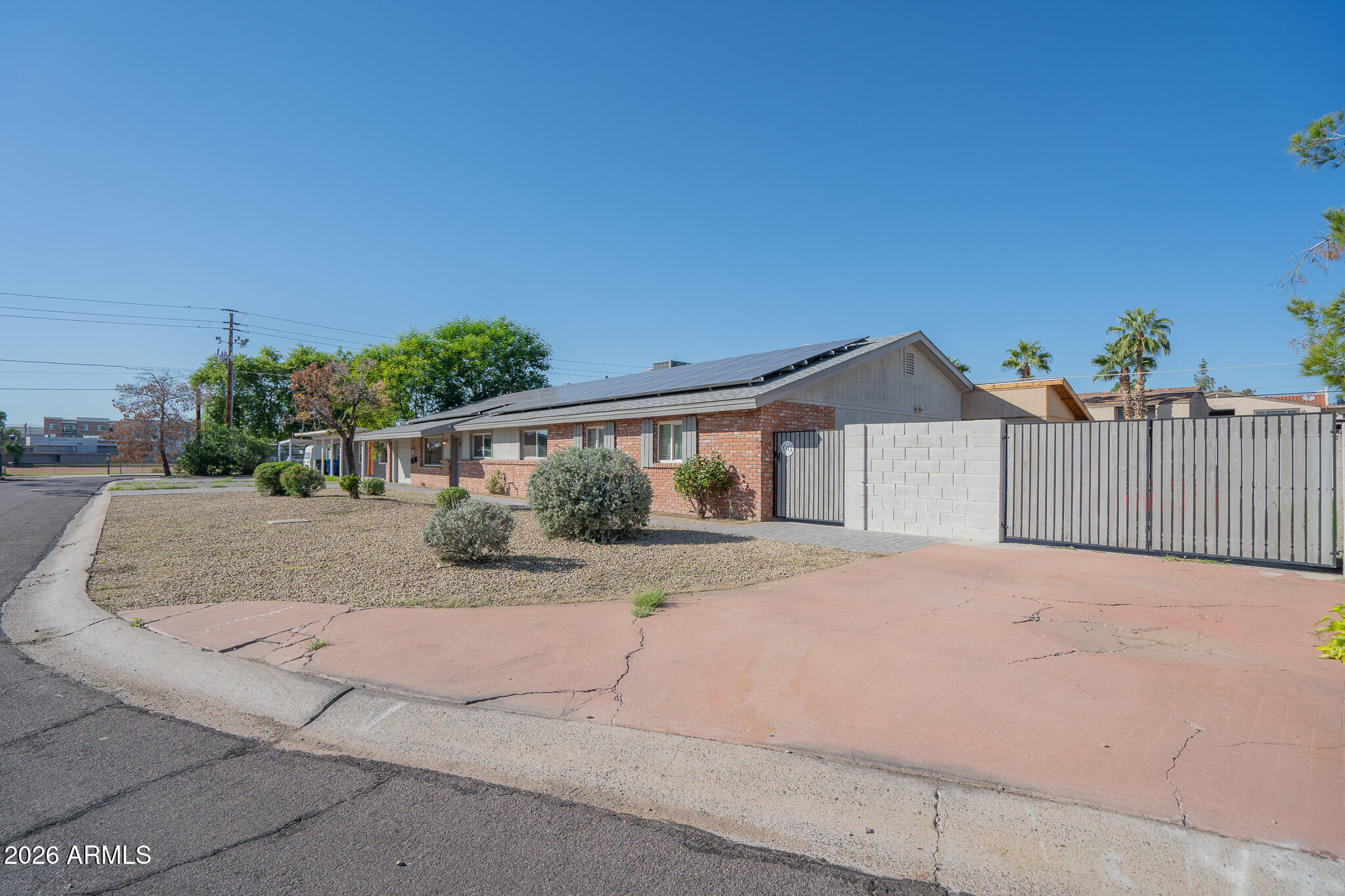 1008 E Citrus Way