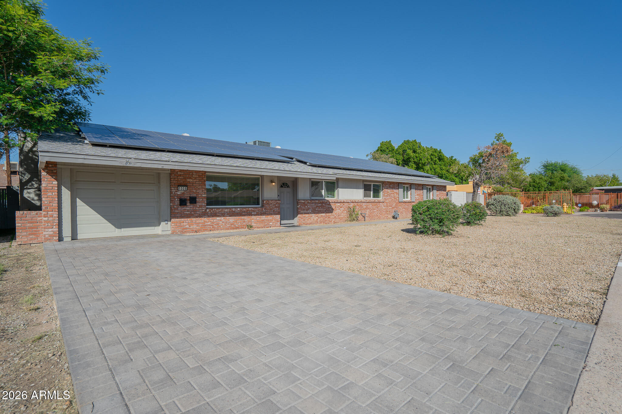 1008 E Citrus Way