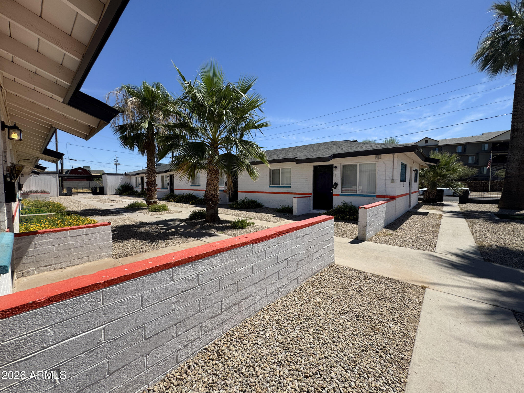 1342 W WILLETTA Street 5