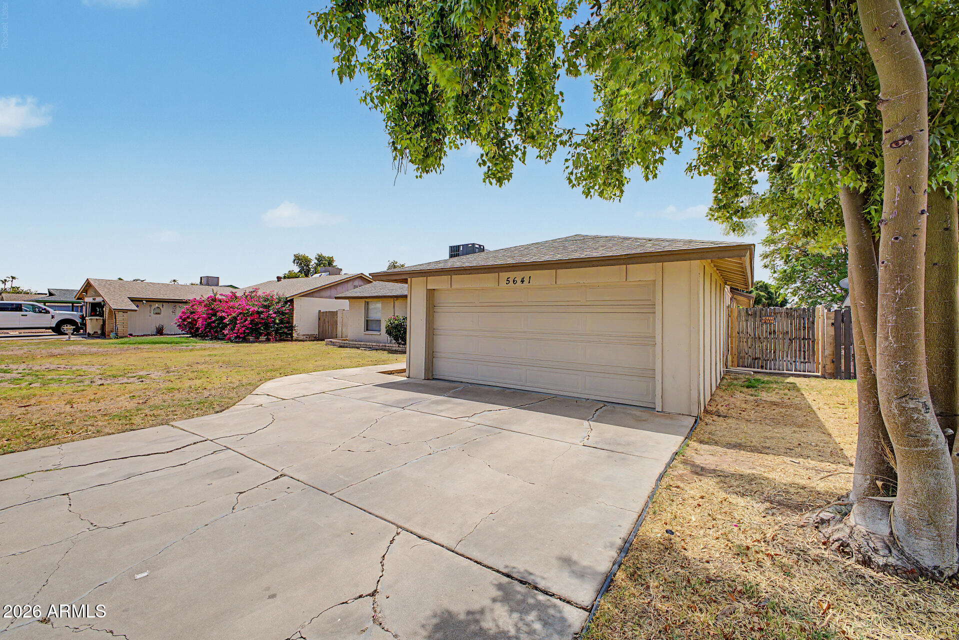 5641 W VOGEL Avenue