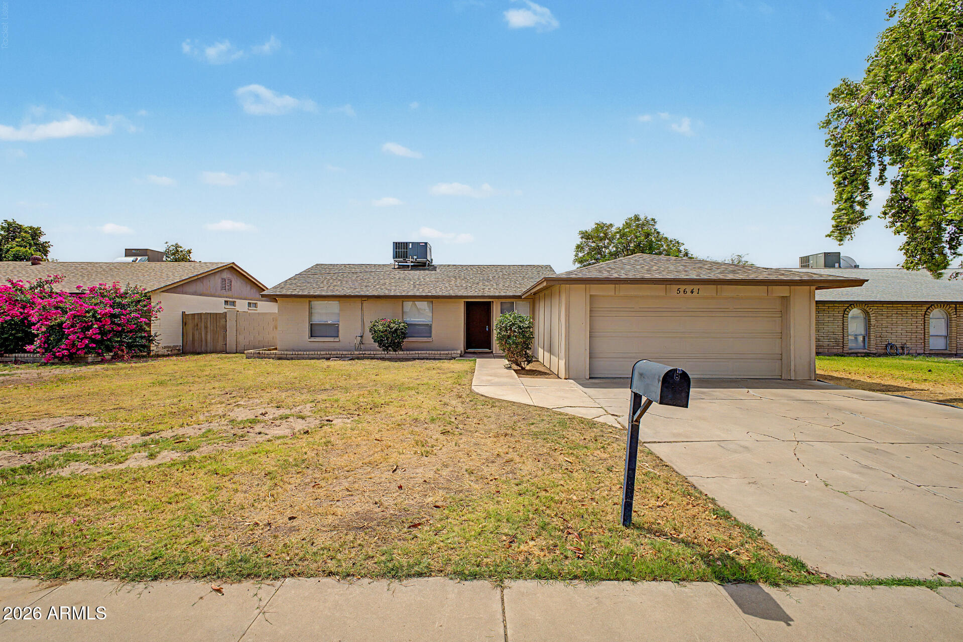 5641 W VOGEL Avenue