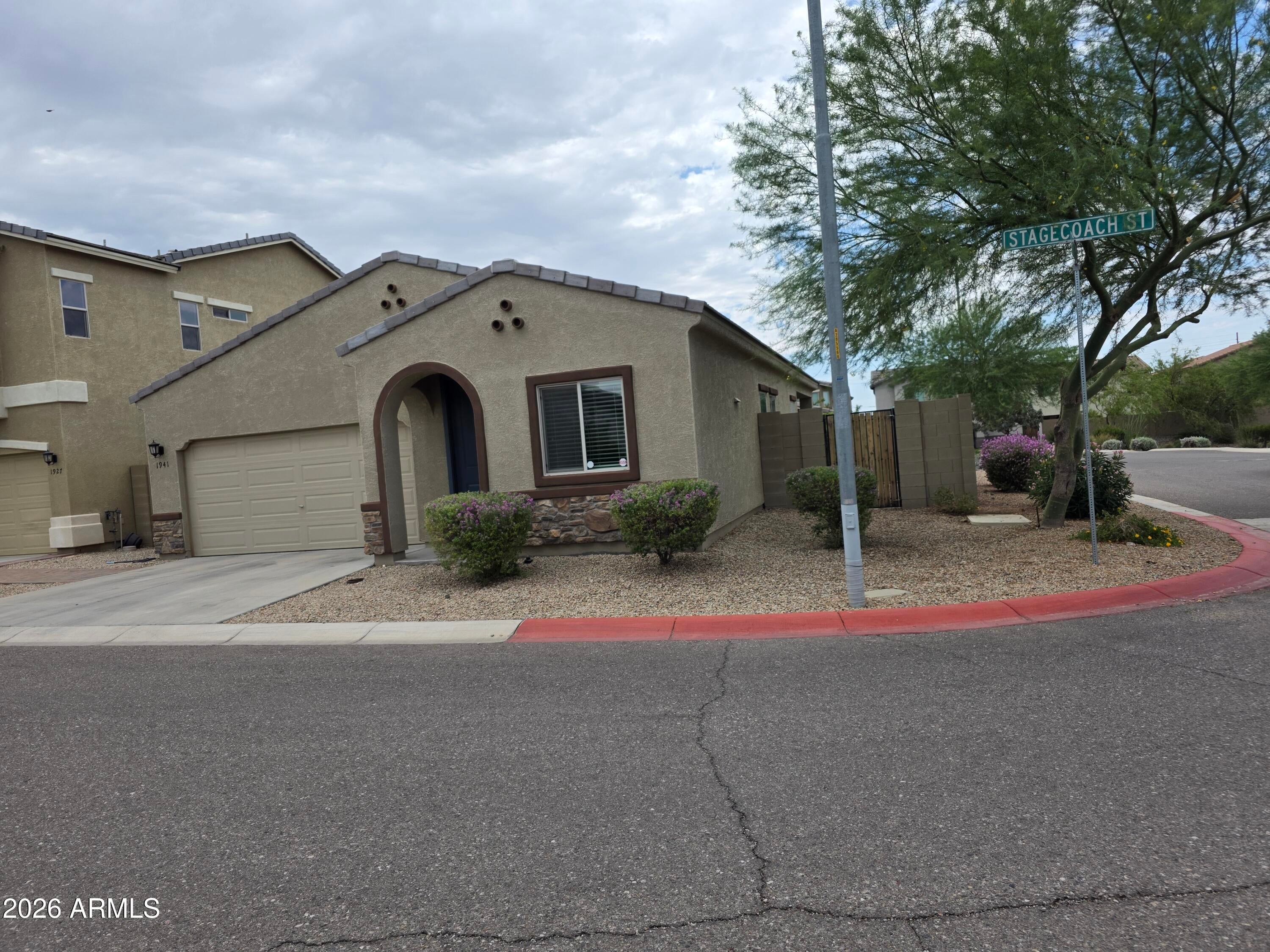 1941 W STAGECOACH Street