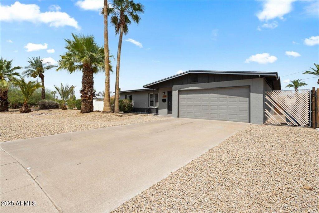 Photo of 1102 E Redondo Circle, Tempe, AZ 85282 (MLS # 6916594)