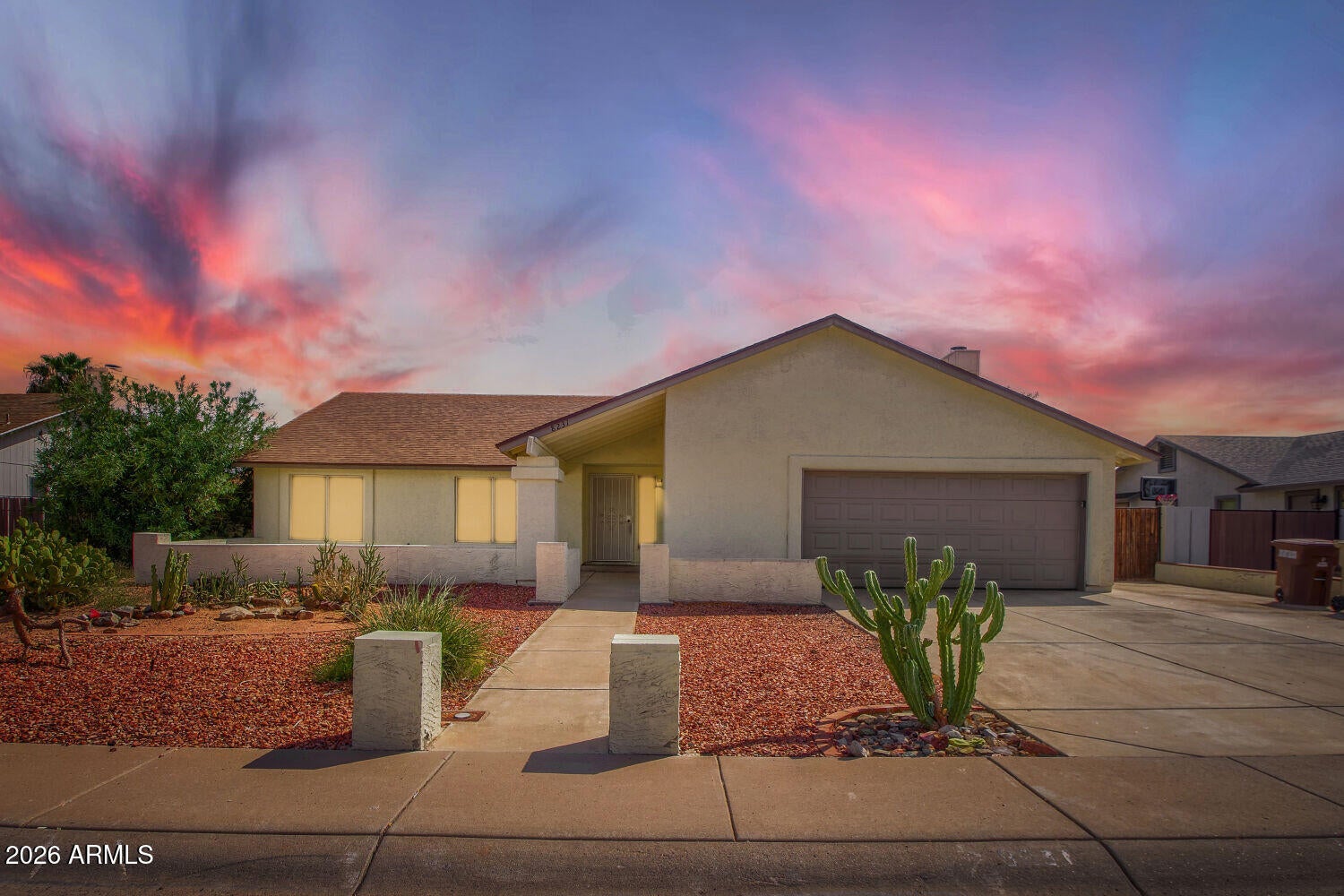 8231 W CORRINE Drive