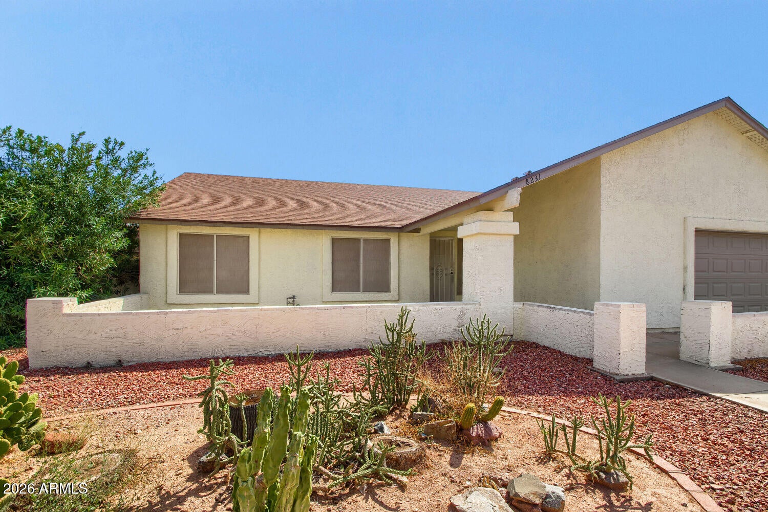 8231 W CORRINE Drive