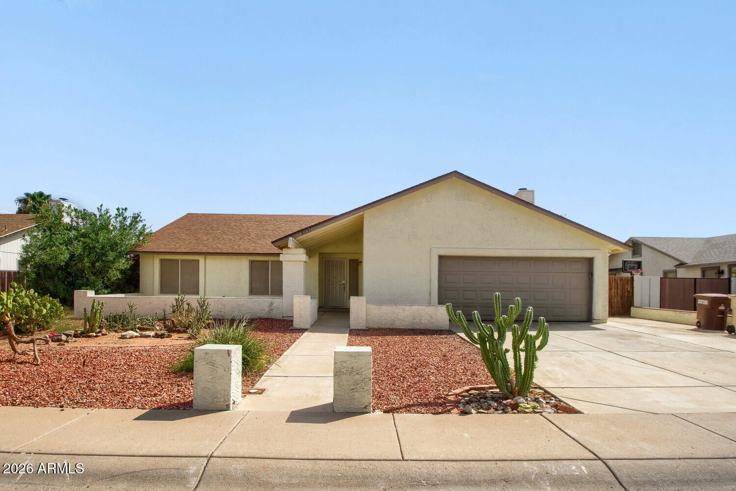 8231 W CORRINE Drive