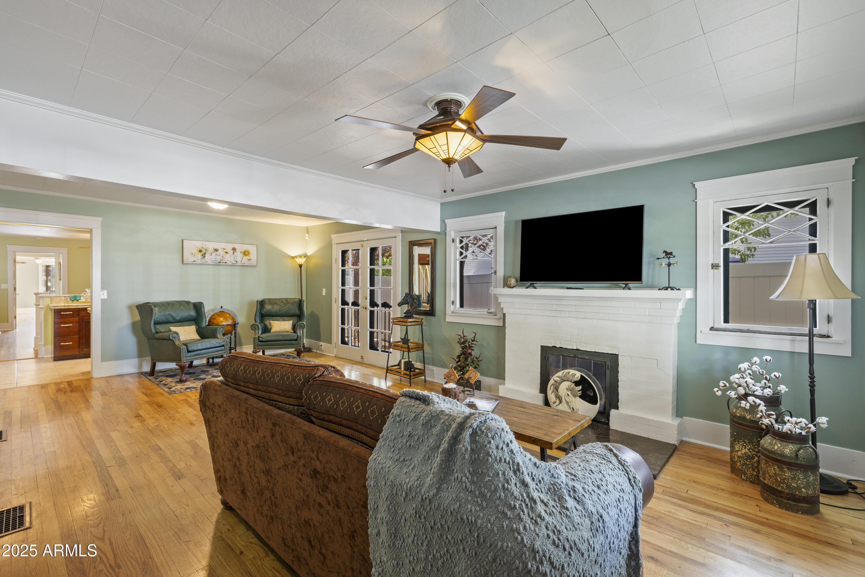 343 S MOUNT VERNON Avenue